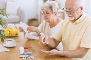 Older adults taking medications at home in the summer