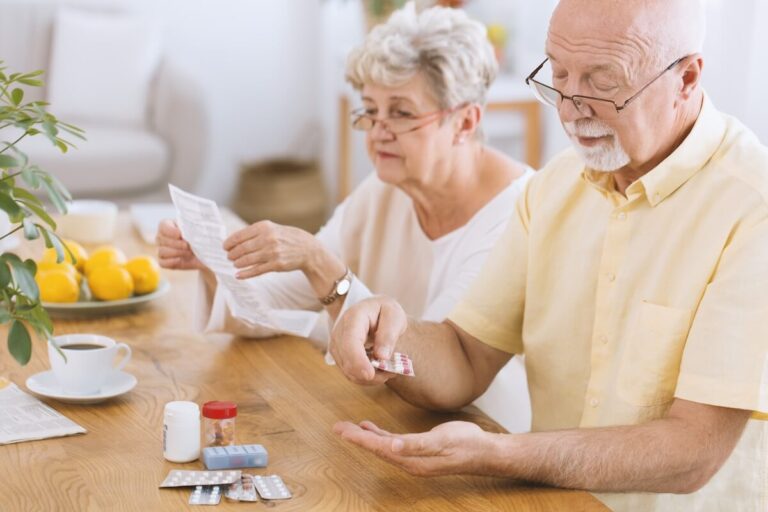 Older adults taking medications at home in the summer